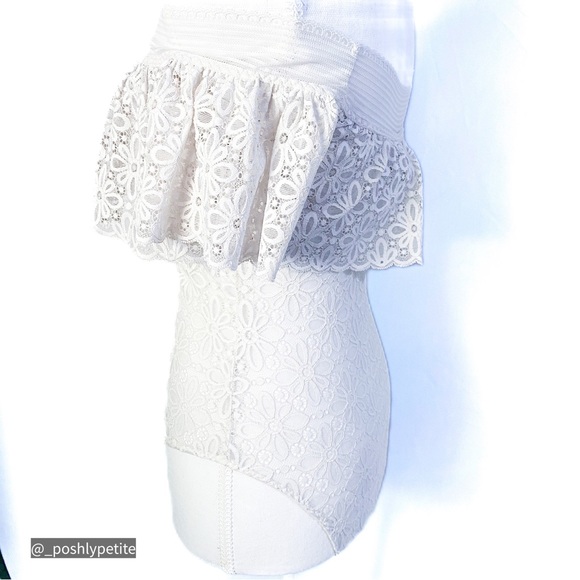 Victoria secret XS Very Sexy Off-the-shoulder flower detail Lace Bodysuit - Picture 10 of 16